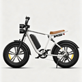 Weiß-ENGWE M20 E-Bike im Motorrad-Stil